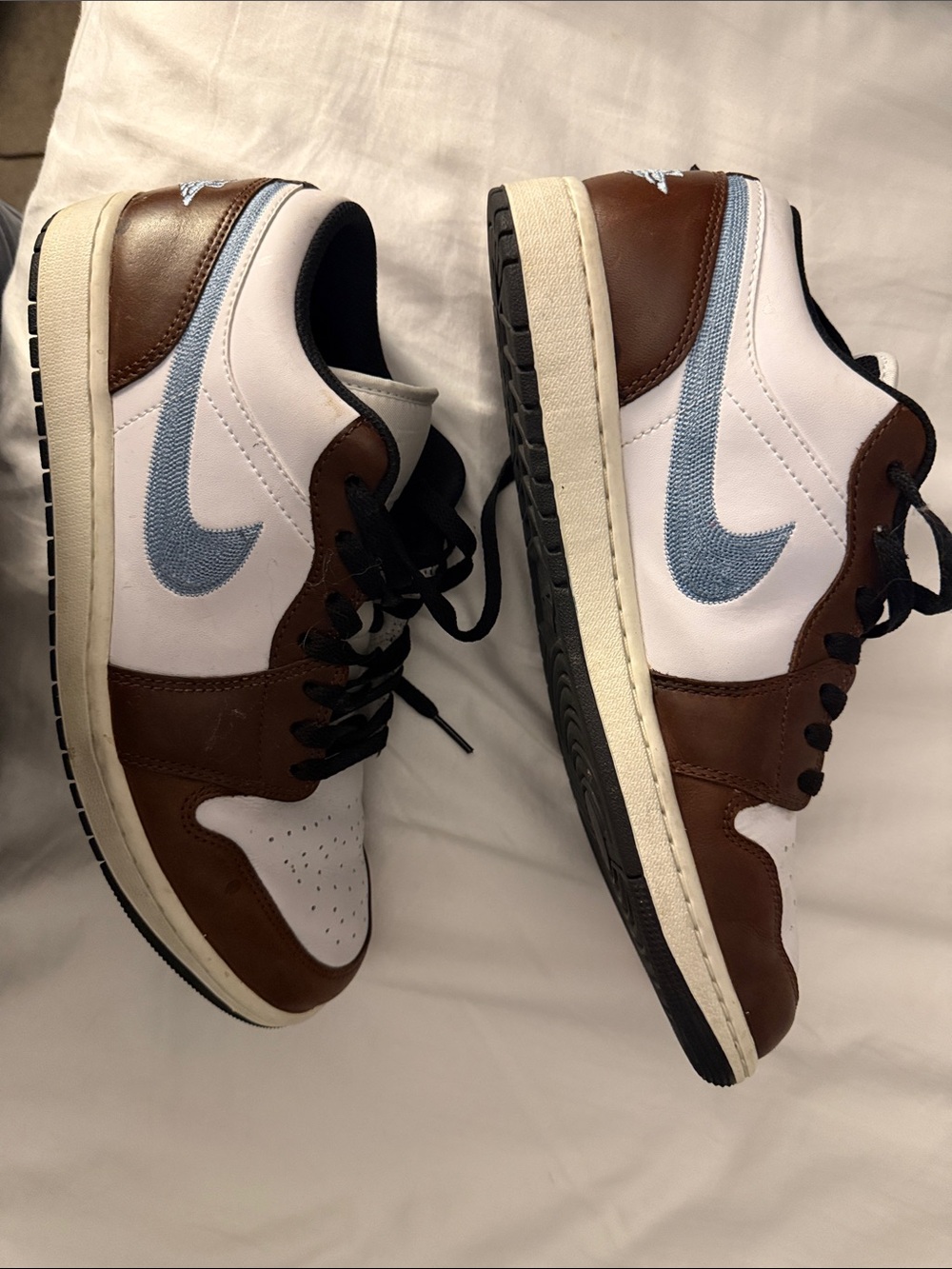 Jordan Low-Top Sneakers in White and Brown with Black Laces - Picture 3 of 5